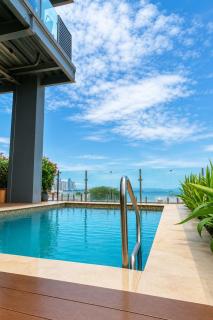 Rooftop Pool & City Views in Casco View - 6