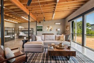 Luxury Riverfront Retreat - 6 Cabins - Private Pool - 5