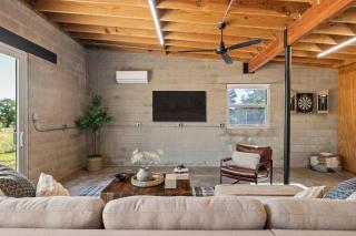 Luxury Riverfront Retreat - 6 Cabins - Private Pool - 1