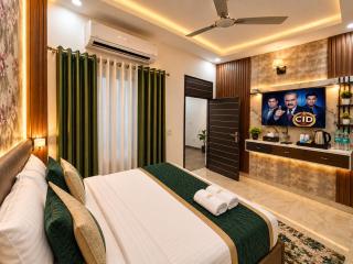 Hotel Simrandeep Suites Near IGI Delhi Airport - Free Airport Pickup & Drop - 2