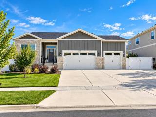 Heber Valley Escape Swim Spa RV Pad Sleeps 11 - 8