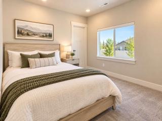 Heber Valley Escape Swim Spa RV Pad Sleeps 11 - 2