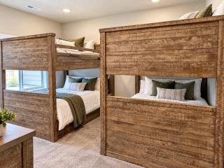 Heber Valley Escape Swim Spa RV Pad Sleeps 11 - 1