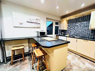 Dogs Welcome Peaks Retreat Views 3BR Sleep 5 - 2
