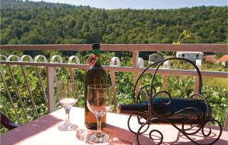 1 Bedroom Nice Apartment In Svinisce - 2