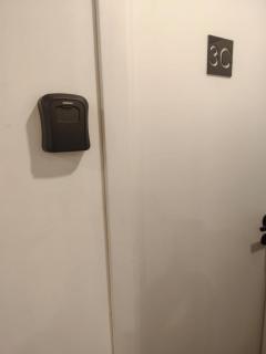 Moderno Studio con Balcón Privado - 1