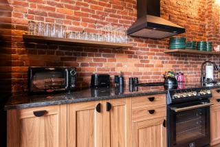 Hollyhock Suite 402 - 6