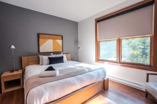 Waterfront condo with magnificent view - 9