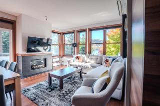 Waterfront condo with magnificent view - 5
