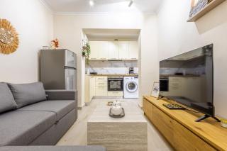 15 Min form Center - Easy Access - Modern House - 9