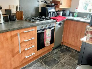 Your 2 Bed Stamford Town House - 3