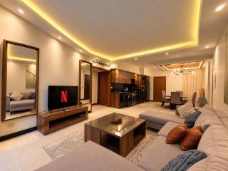 Luxury 2BDR Apartment l Lake View in New Cairo - 9