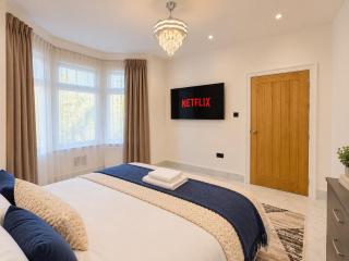 Spacious Modern 5 Bedroom House - City Centre - Free Parking - 7