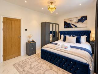 Spacious Modern 5 Bedroom House - City Centre - Free Parking - 9