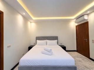 Luxury 2BDR Apartment l Lake View in New Cairo - 7
