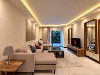 Luxury 2BDR Apartment l Lake View in New Cairo - 4