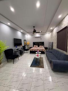 Studio apartment near Emporium Mall & Expo Centre - 4