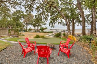 Putt, Play & Splash! Cedar Creek Lake Getaway - 9