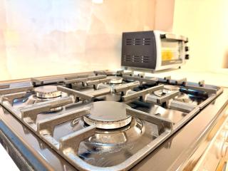 Prince Rupert Suites Stylish 2B2B kitchen laundry - 5