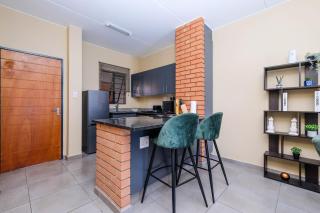 The Clareville Apt by Mall of Africa - 5