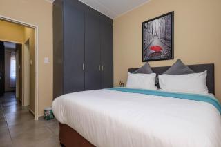 The Clareville Apt by Mall of Africa - 4