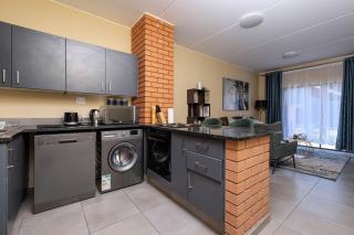 The Clareville Apt by Mall of Africa - 2