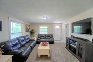 Fully Remodeled Home, 7 Mi to Roaring River! - 0