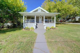 Fully Remodeled Home, 7 Mi to Roaring River! - 8