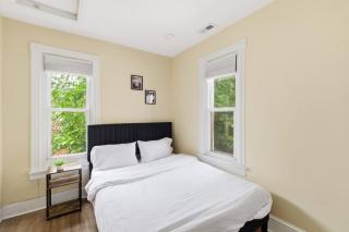 4 bdrm home in Columbia Heights NW DC sleeps 10 - 8