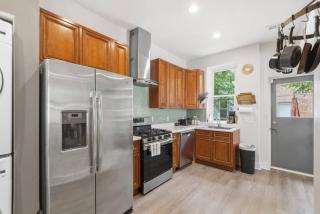4 bdrm home in Columbia Heights NW DC sleeps 10 - 4