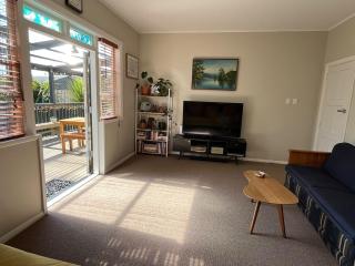 Entire 2-bed House in Woolston - 6