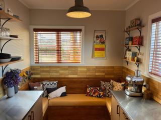 Entire 2-bed House in Woolston - 5