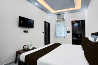 OYO 82510 Karan Residency - 0