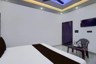 OYO 82510 Karan Residency - 8