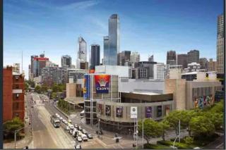 Unique Four-Bedroom Apartment with Balcony Opposite Casino and MCEC - 7