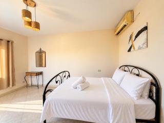 Luxury 5BDR Villa l First-Row Beachside in Ein Bay - 2