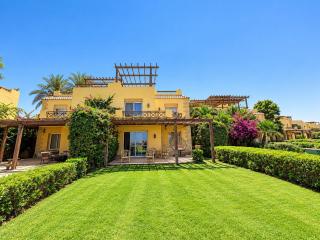 Luxury 5BDR Villa l First-Row Beachside in Ein Bay - 0