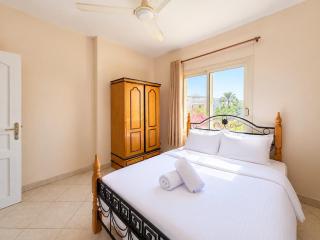 Luxury 5BDR Villa l First-Row Beachside in Ein Bay - 1