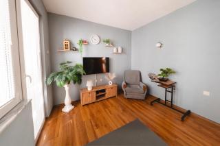Spacious Apartment near Diamond Mall, Free Parking - 8