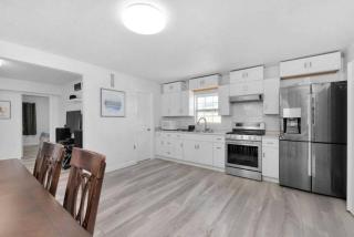 Spacious 5BR Home | Minutes to the Beach - 2