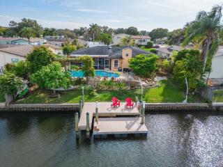 Stunning 3BR Home offers water view Minutes to the Beach - 8