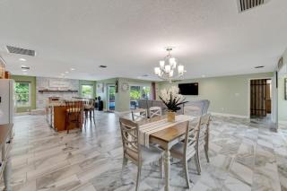 Stunning 3BR Home offers water view Minutes to the Beach - 7