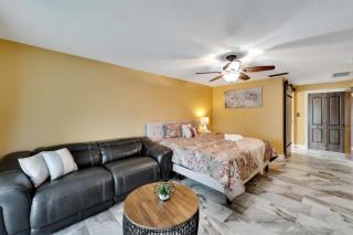 Stunning 3BR Home offers water view Minutes to the Beach - 4