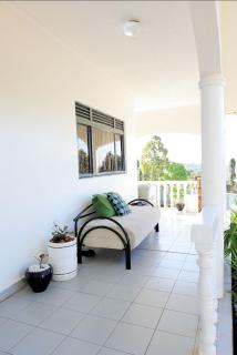 A Hilltop Home with an Amazing Views! - 8