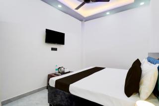 OYO 82510 Karan Residency - 7