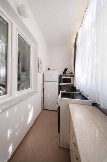 Spacious Apartment near Diamond Mall, Free Parking - 6