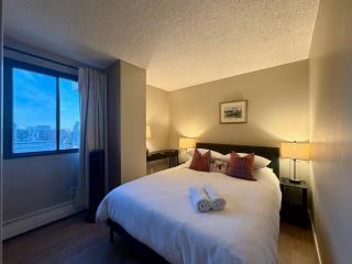 Updated City 2BR, BMO, Saddledome, 17 Ave, Parking - 7