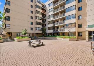 Updated City 2BR, BMO, Saddledome, 17 Ave, Parking - 3