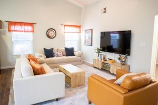 Vaulted Valley Retreat - Fresno - 5