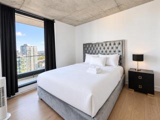 Beautiful condo Griffintown with city view - 9